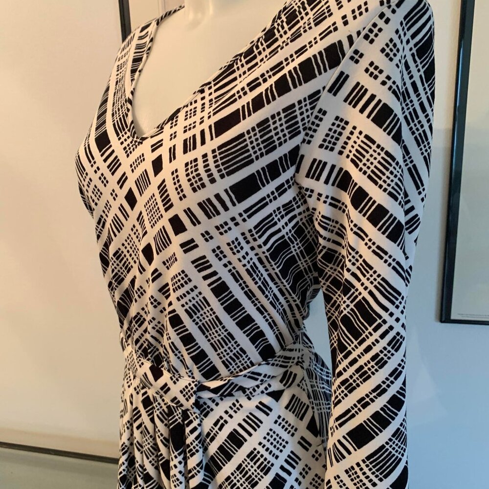 Weekend by Max Mara Women’s Belted Plaid Midi Dress black/white size med-large - Picture 4 of 12